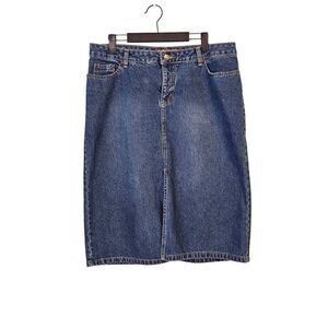 Vintage jean skirt, 100% cotton. Size 11.